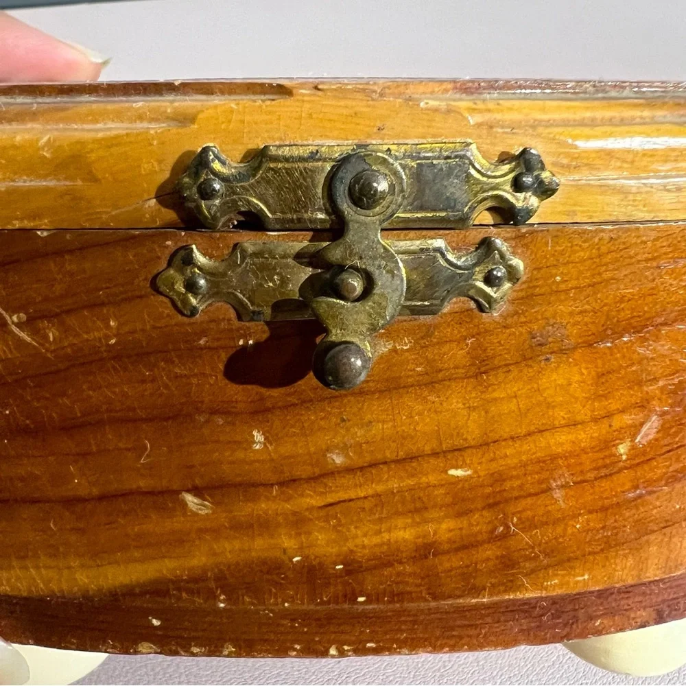 Vintage Handcrafted‎ Jewelry Box W/ Hook Lock 